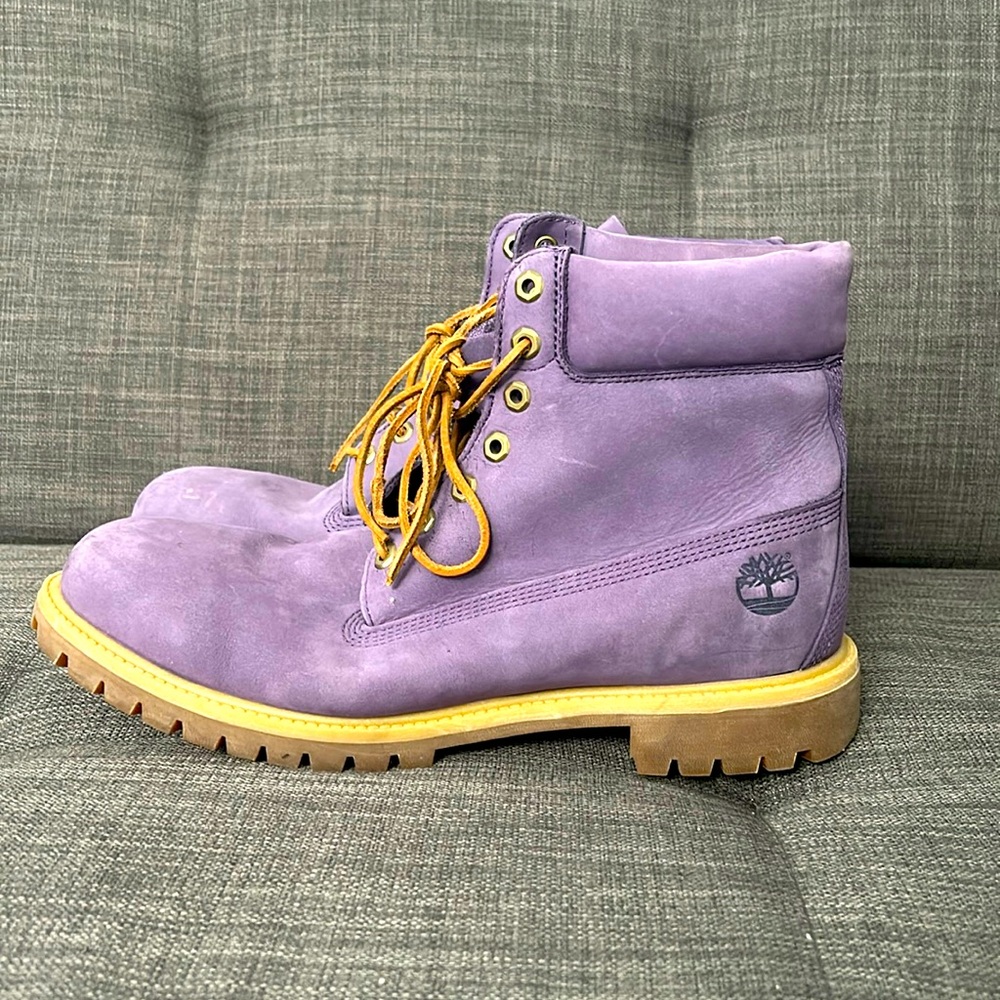 Real Timberland boots, Size 13M
Gently worn, need a good home, color: lavender